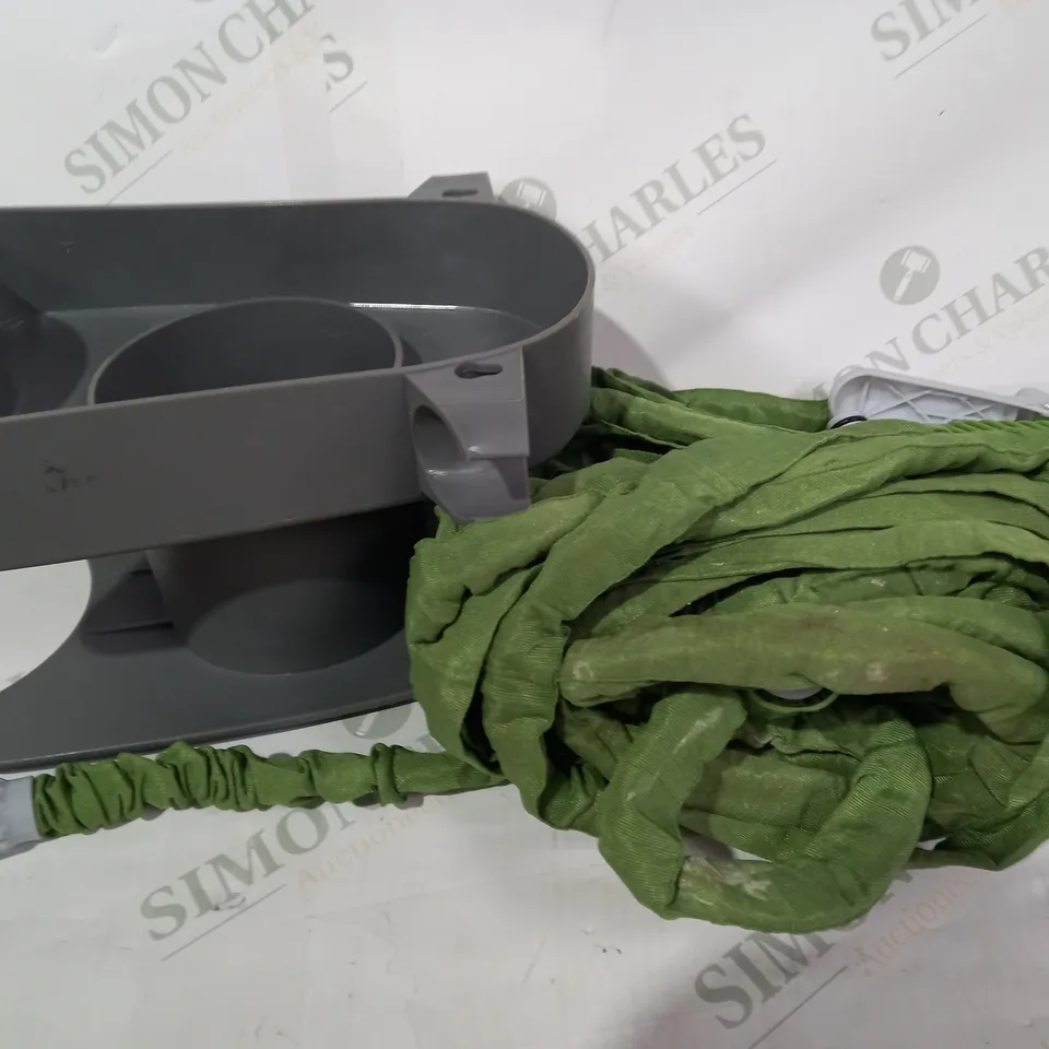 BUILDCRAFT EXPANDABLE HOSE WITH HOSE HOLDER AND NOZZLE