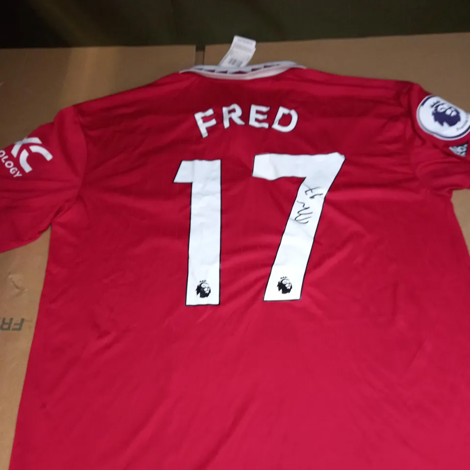 SIGNED MACHESTER UNITED FC JERSEY WITH FRED 17 SIZE L