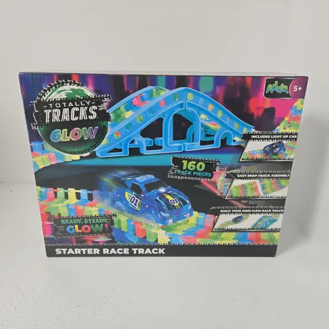 TOTALLY TRACKS GLOW STARTER RACE TRACK – BOXED TOY SET (AGE 5+)
