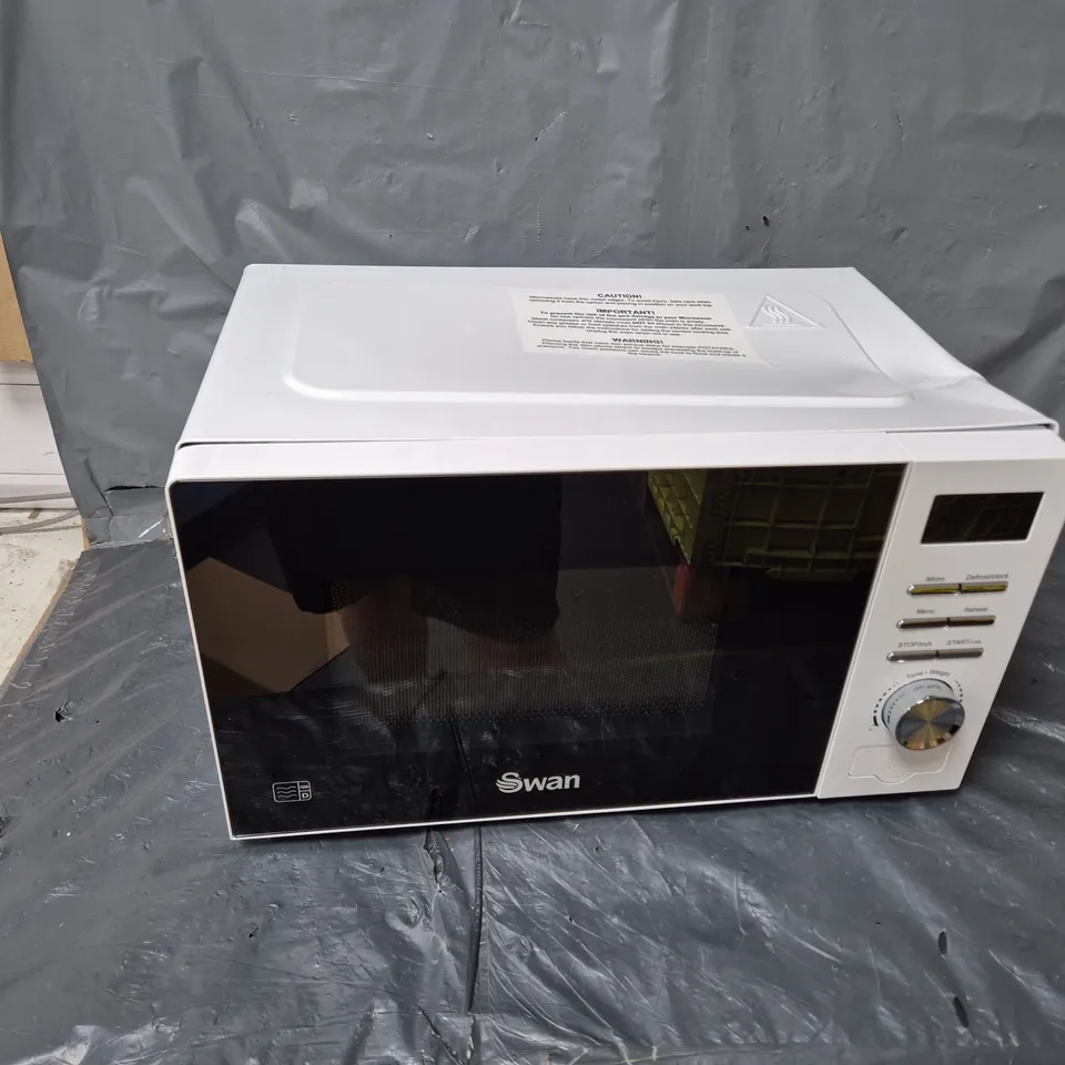 SWAN 20L 700W DIGITAL MICROWAVE - WHITE - COLLECTION ONLY 