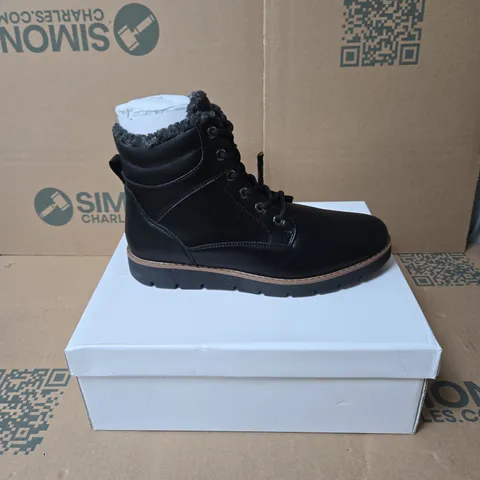 SHOES BY EMMA LIZZIE BLACK ANKLE BOOTS SIZE 39 BOXED