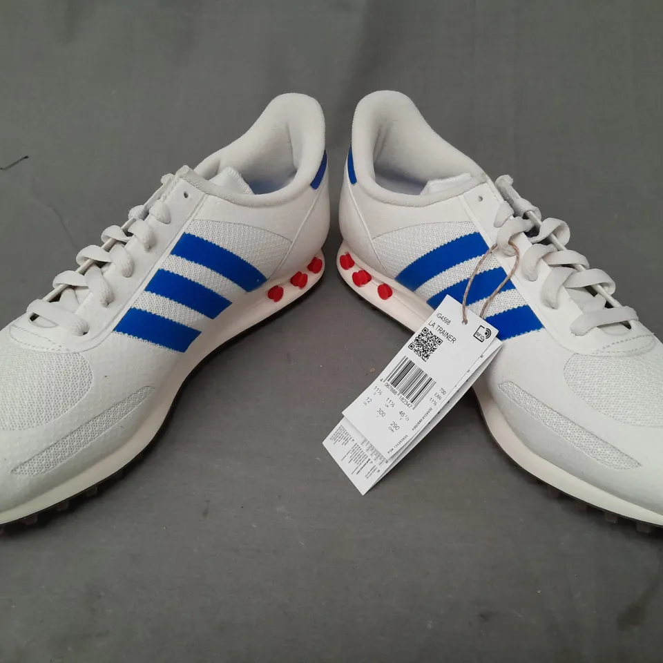 PAIR OF ADIDAS LA TRAINERS IN WHITE/BLUE UK SIZE 11.5