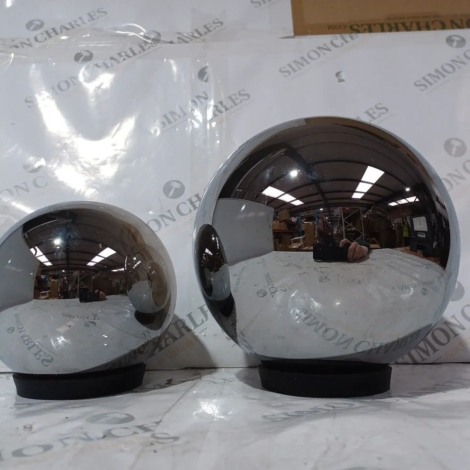 BOXED KELLY HOPPEN SET OF 2 INDOOR OUTDOOR PRELIT GLASS DECOR, REFLECTIVE ORBS