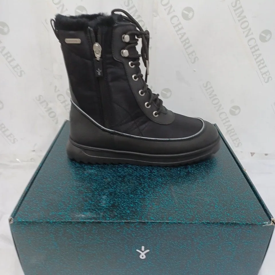 BOXED EMU AUSTRALIA LADIES SNOWY WATERPROOF BOOTS WITH REFLECTIVE TRIM BLACK SIZE 8
