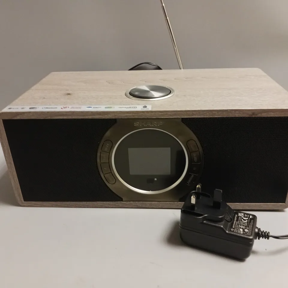 BOXED SHARP PORTABLE DIGITAL RADIO IN GREY 