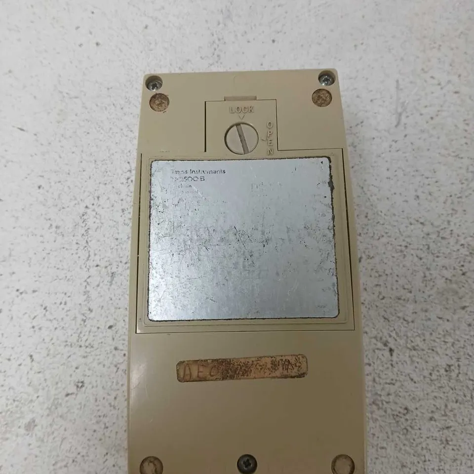 DATAMATH POCKET CALCULATOR – BEIGE CASE (VINTAGE)