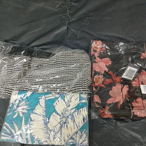 APPROXIMATELY 20 ASSORTED LADIES CLOTHING PRODUCTS IN VARIOUS STYLES AND SIZES 