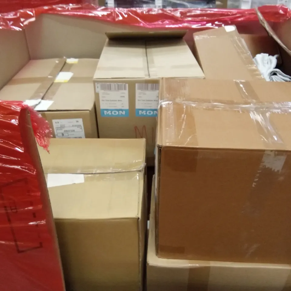 PALLET OF ASSORTED HOUSEHOLD GOODS AND PRODUCTS TO INCLUDE; A LARGE ASSORTMENT OF CLOTHING PRODUCTS