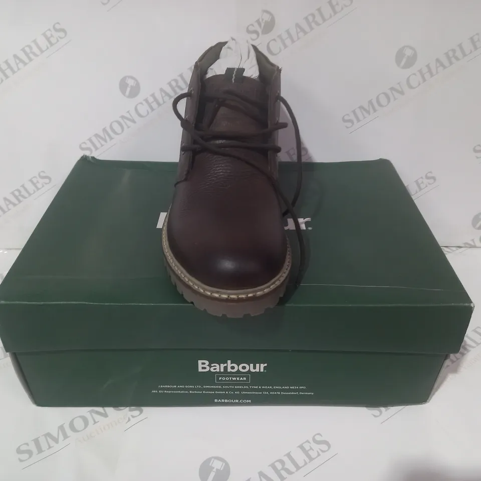 BOXED PAIR OF BARBOUR BOULDER SHOES IN BROWN UK SIZE 8