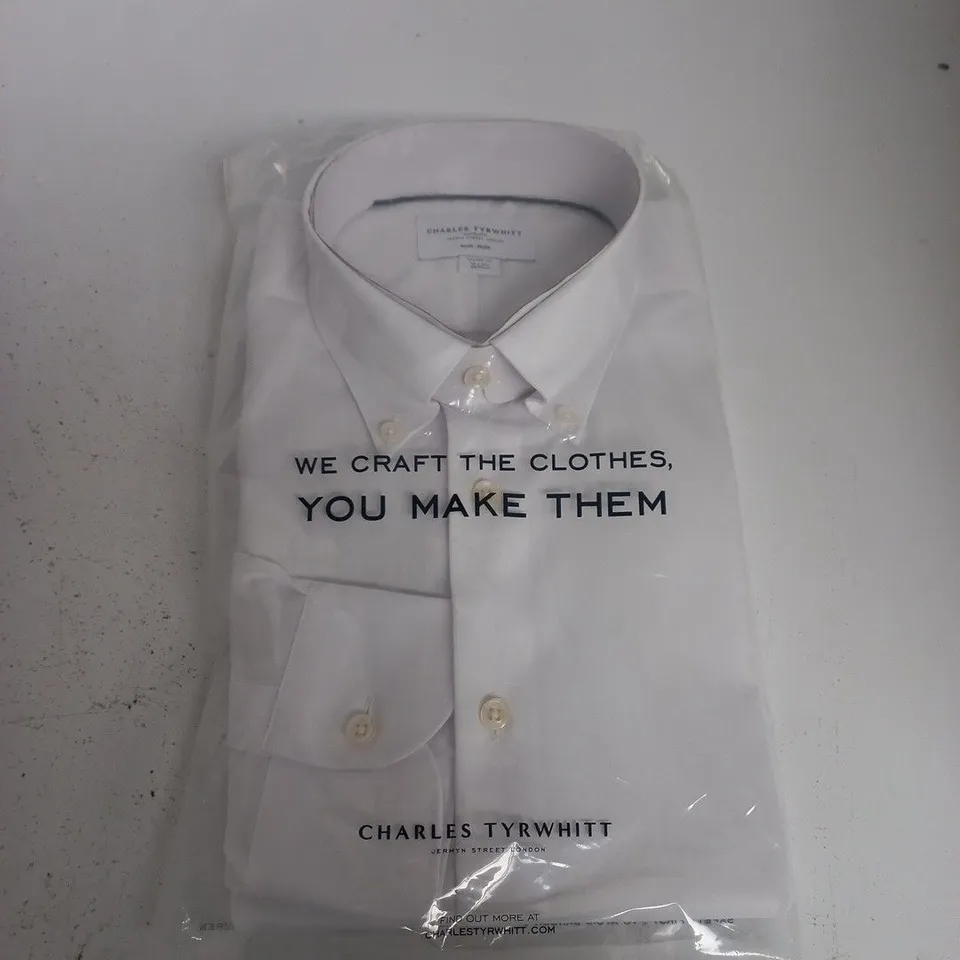BAGGED CHARLES TYRWHITT WHITE NON-IRON STRETCH PINPOINT OXFORD BUTTON-DOWN CLASSIC FITSHIRT IN WHITE - 16/34IN