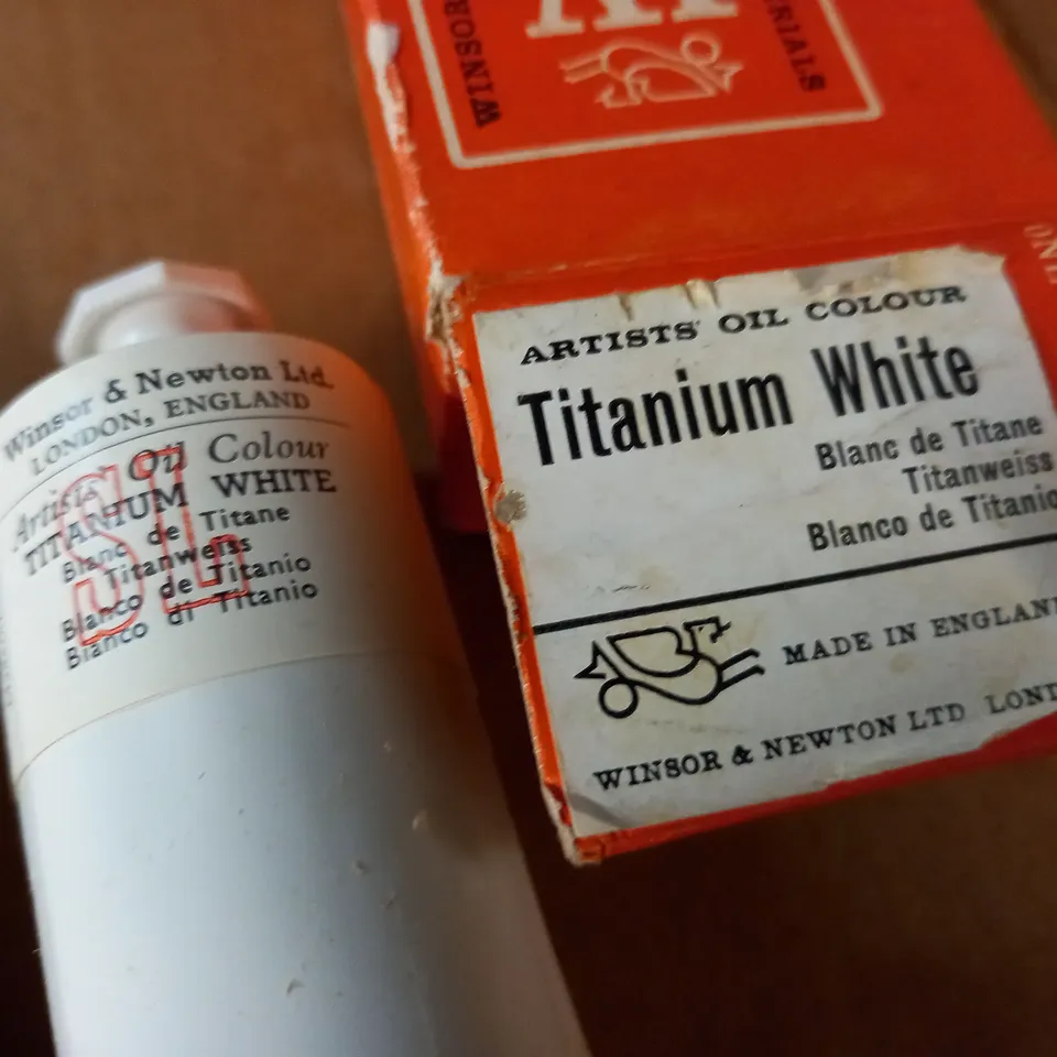 LOT OF 2 BOXED WINSOR & NEWTON TITANIUM WHITE ARTIST WATER COLOURS