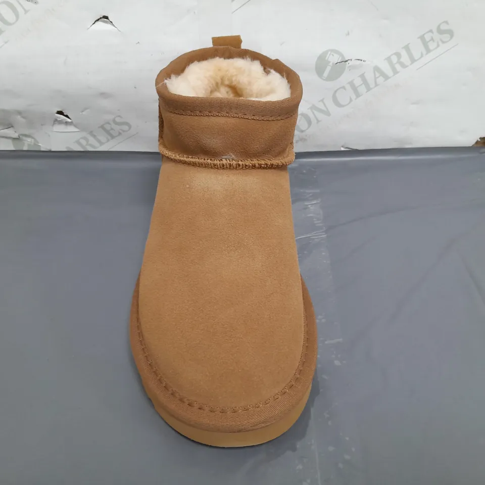 BOXED PAIR OF UGG CLASSIC MINI II SHOES IN CHESTNUT UK SIZE 5