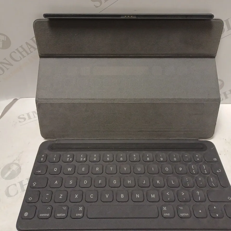 BOXED IPAD PRO SMART KEYBOARD