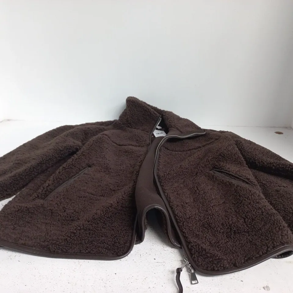 BOX OF APPROXIMATELY 25 ASSORTED CLOTHING ITEMS OF VARIOUS SIZES AND STYLES TO INCLUDE F&F JACKET ETC