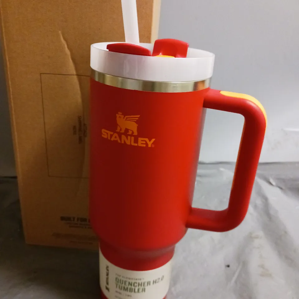 STANLEY THE QUENCHER H2.0 FLOWERSTATE TUMBLER RED