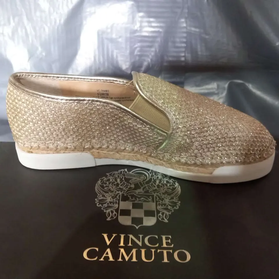 BOXED VINCE CAMUTO TAMBIE GOLD FABRIC SNEAKERS SIZE 3.5