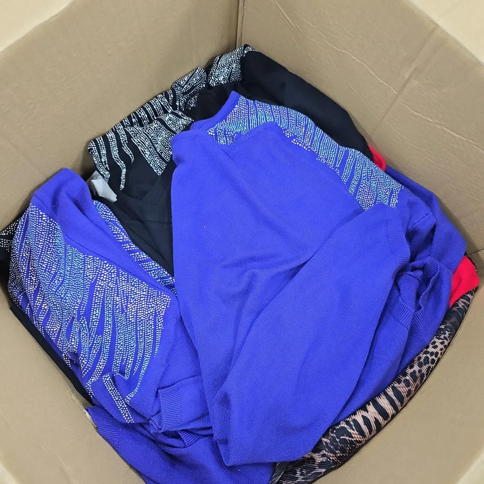 APPROXIMATELY 20 ASSORTED CLOTHING ITEMS IN VARIOUS STYLES, SIZES & COLOURS