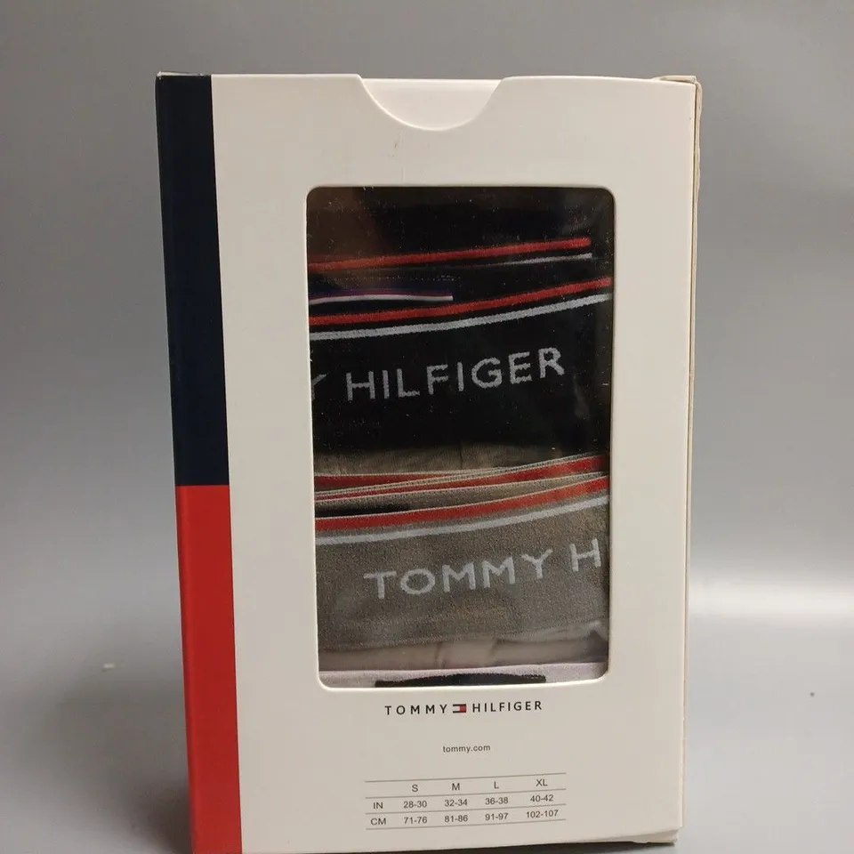 TOMMY HILFIGER 3 PACK PREMIUM ESSENTIAL TRUNKS - BLACK/GREY HEATHER/WHITETOMMY HILFIGER 3 PACK PREMIUM ESSENTIAL TRUNKS - BLACK/GREY HEATHER/WHITE