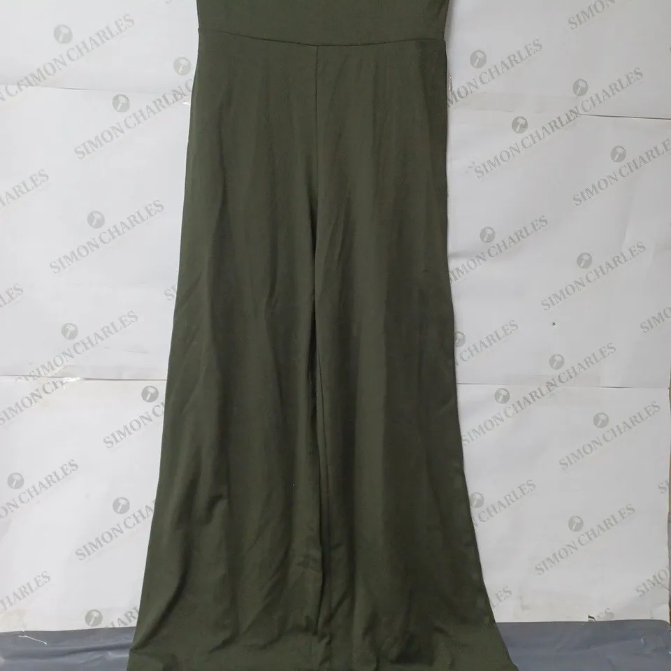 LOT OF APPROXIMATELY 20 CLOTHING ITEMS TO INCLUDE TROUSERS, TOPS AND DRESSES VARIOUS SIZES