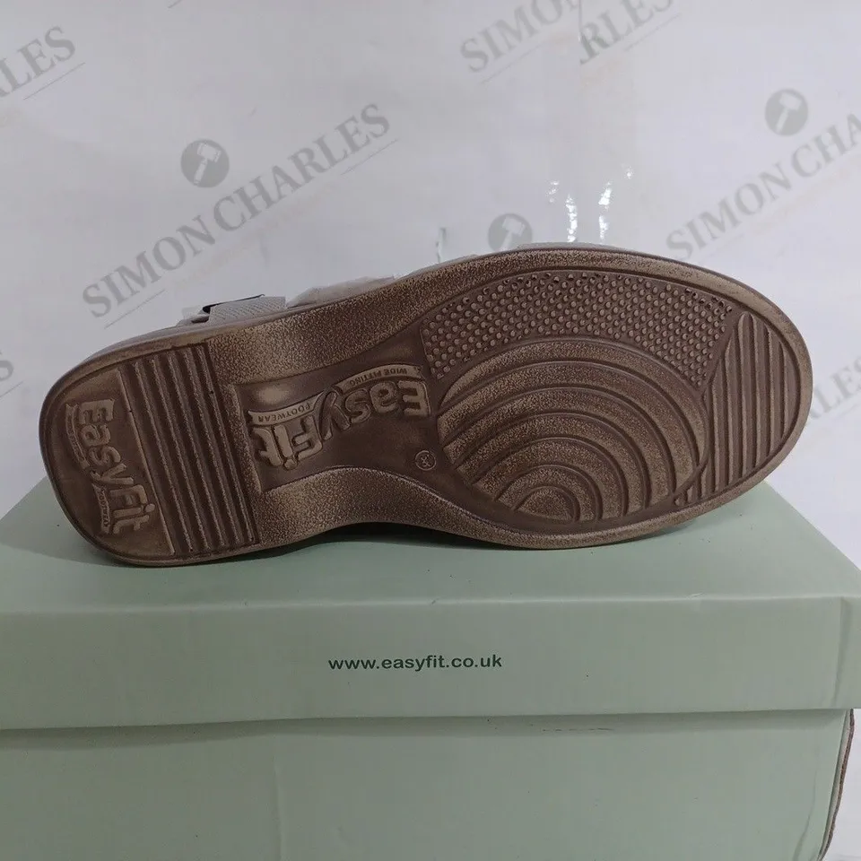 EASY FIT MADDY SHOES IN BEIGE - EU 38