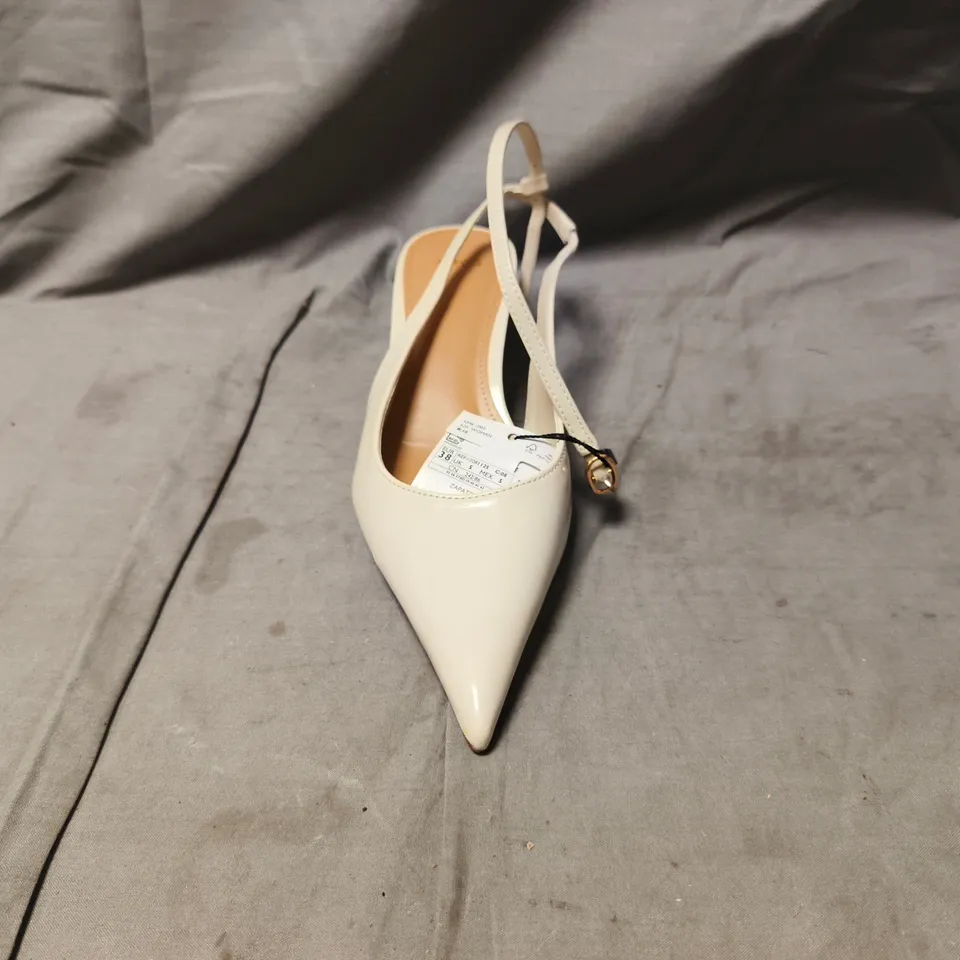 PAIR OF MNG POINTED TOE LOW HEEL SHOES IN OFF WHITE SIZE EU 38