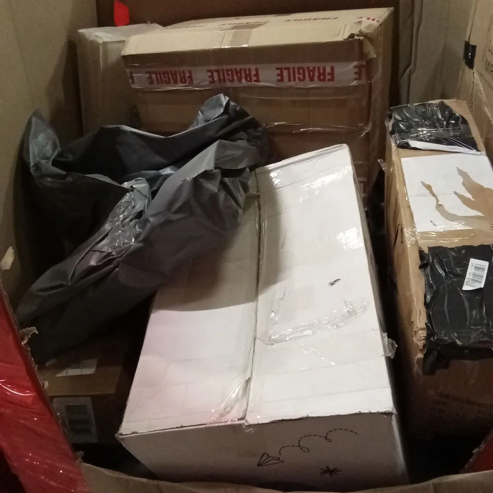 PALLET OF ASSORTED ITEMS TO INCLUDE: FULL LENGTH MIRROR, KIDS BICYCLE, KIDS FOAM PLAY MATS ETC