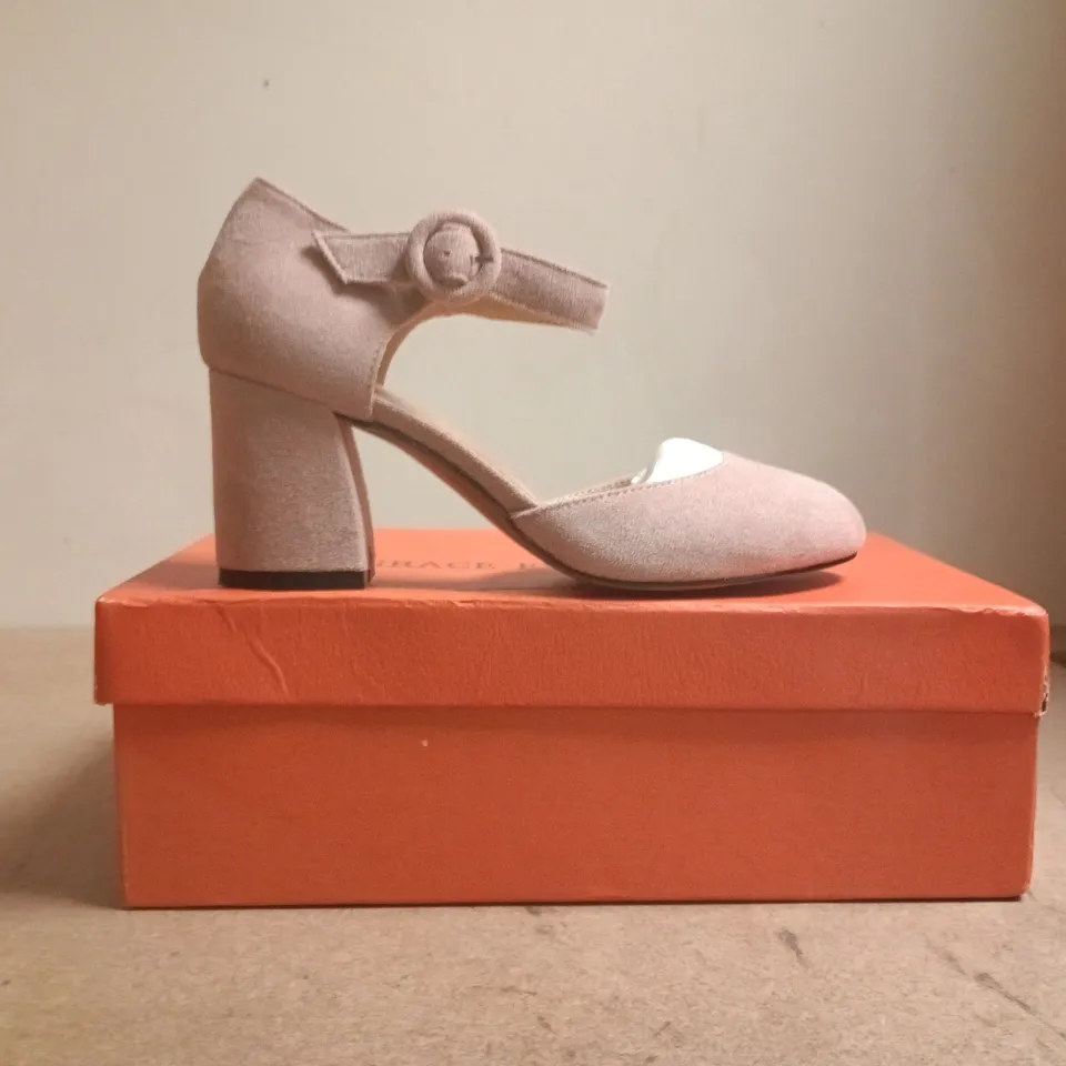BOXED PAIR OF UNBRANDED CLOSED TOE BLOCK HEELS IN PINK SIZE EU 35