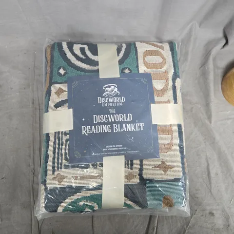THE DISCWORLD READING BLANKET – DISCWORLD EMPORIUM, 150 X 180 CM