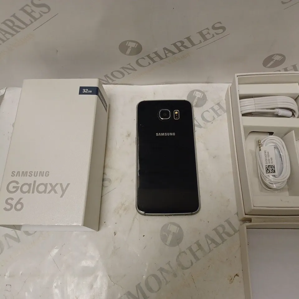 BOXED SAMSUNG GALAXY S6 BLACK SAPPHIRE AND ACCESSORIES 