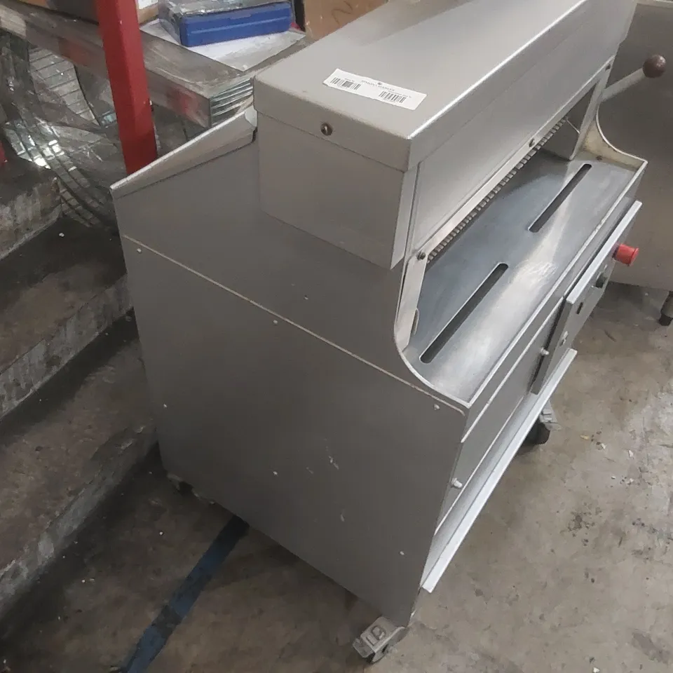 COMMERCIAL BREAD SLICER