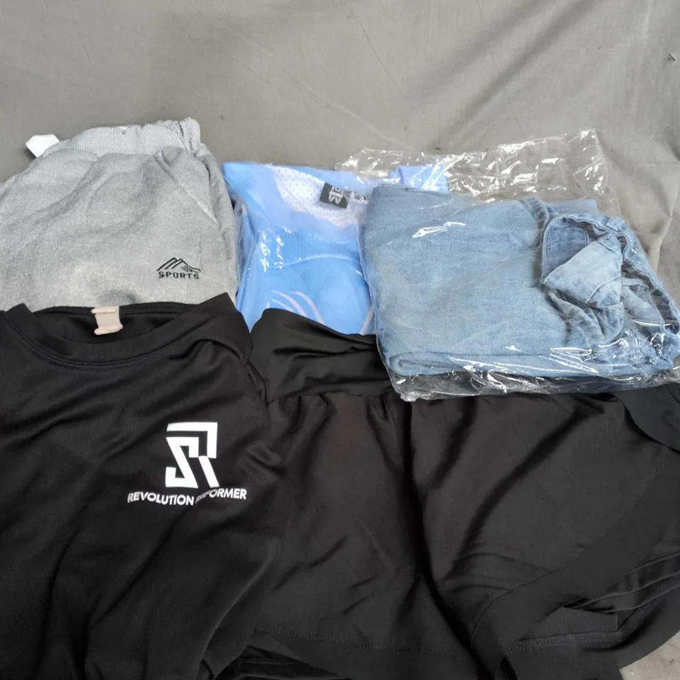 BOX OF APPROXIMATELY 20 ASSORTED CLOTHING ITEMS TO INCLUDE SHORTS, TOPS, TROUSERS, ETC