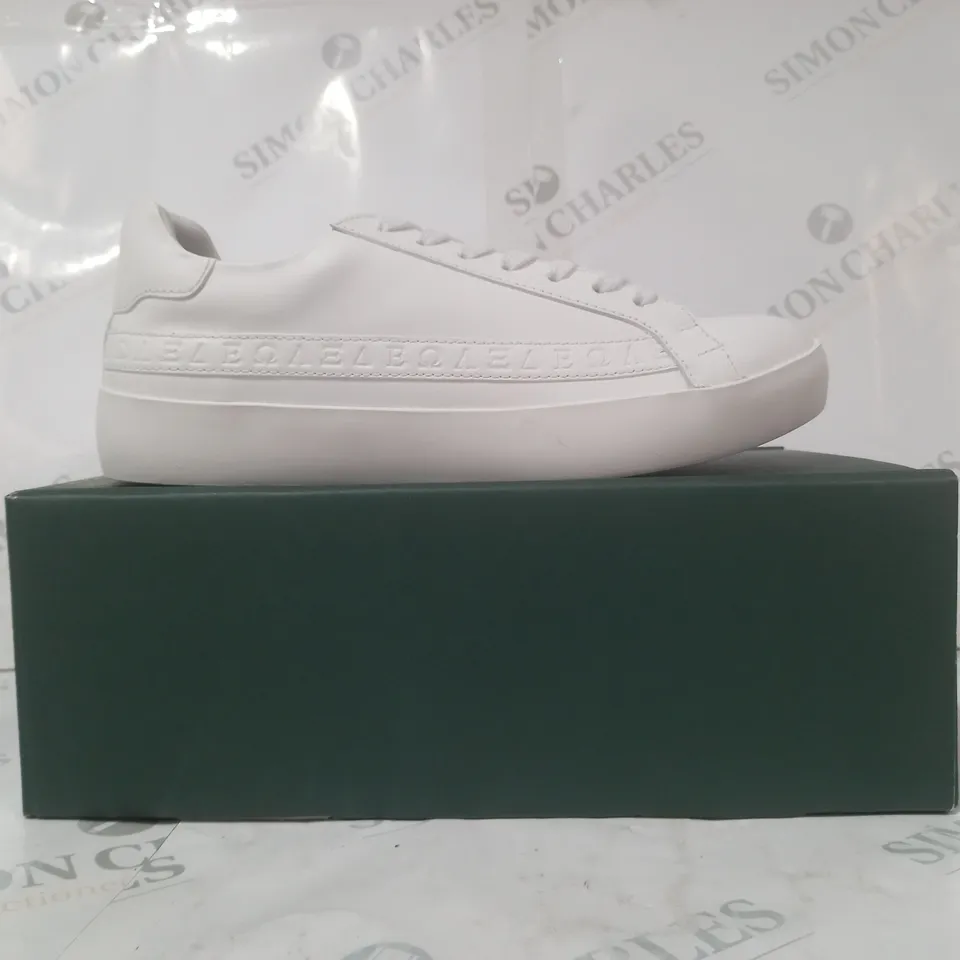 BOXED PAIR OF SANS MATIN SHOES IN WHITE EU SIZE 37