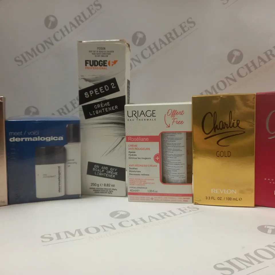 BOX OF APPROX 12 ASSORTED BEAUTY PRODUCTS TO INCLUDE CHARLIE GOLD EAU DE TOILETTE, DERMALOGICA DAILY MICROFOLIANT, URIAGE WAU THERMALE ANTI-REDNESS CREAM, ETC 