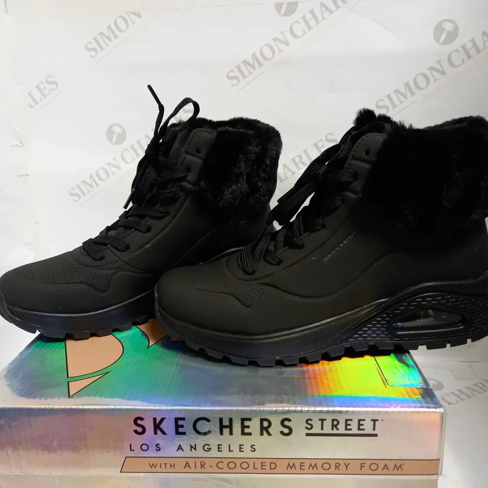 SKECHERS TRAINER BOOTS UK SIZE 6.5
