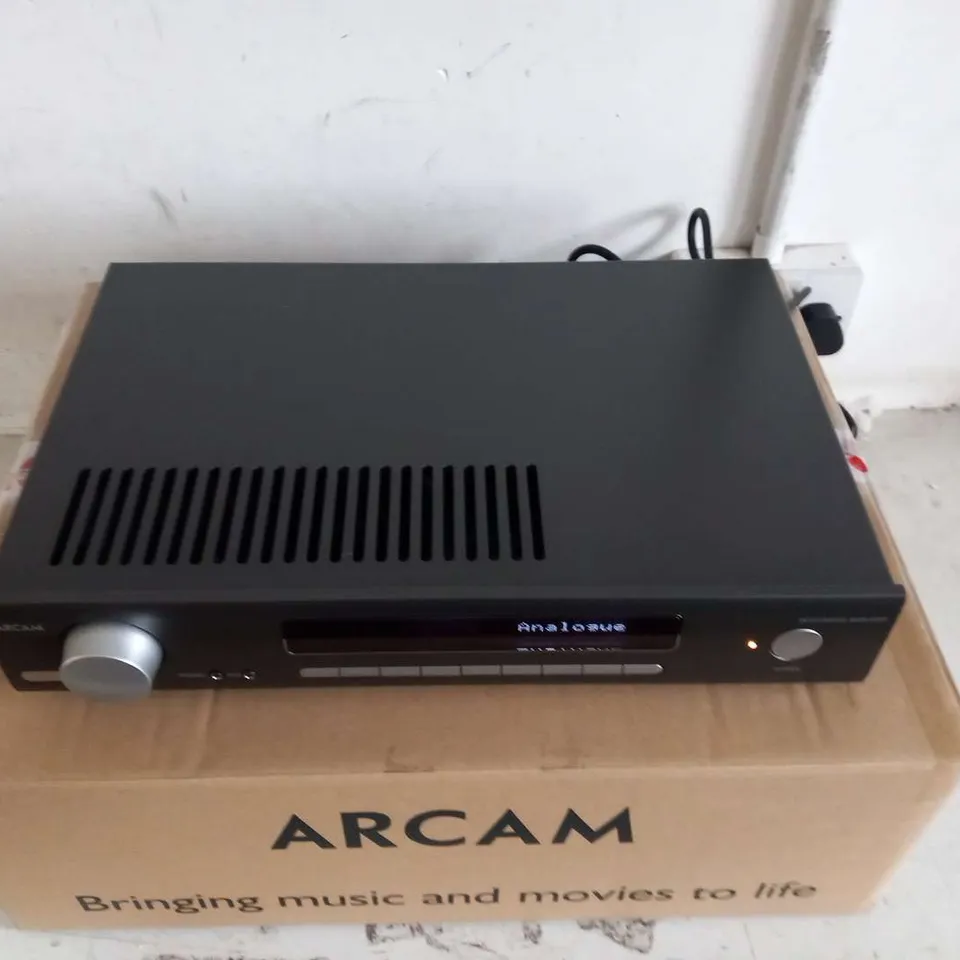 ARCAM SA10 INTEGRATED AMPLIFIER WITH DIGITAL INPUTS & PHONO STAGE