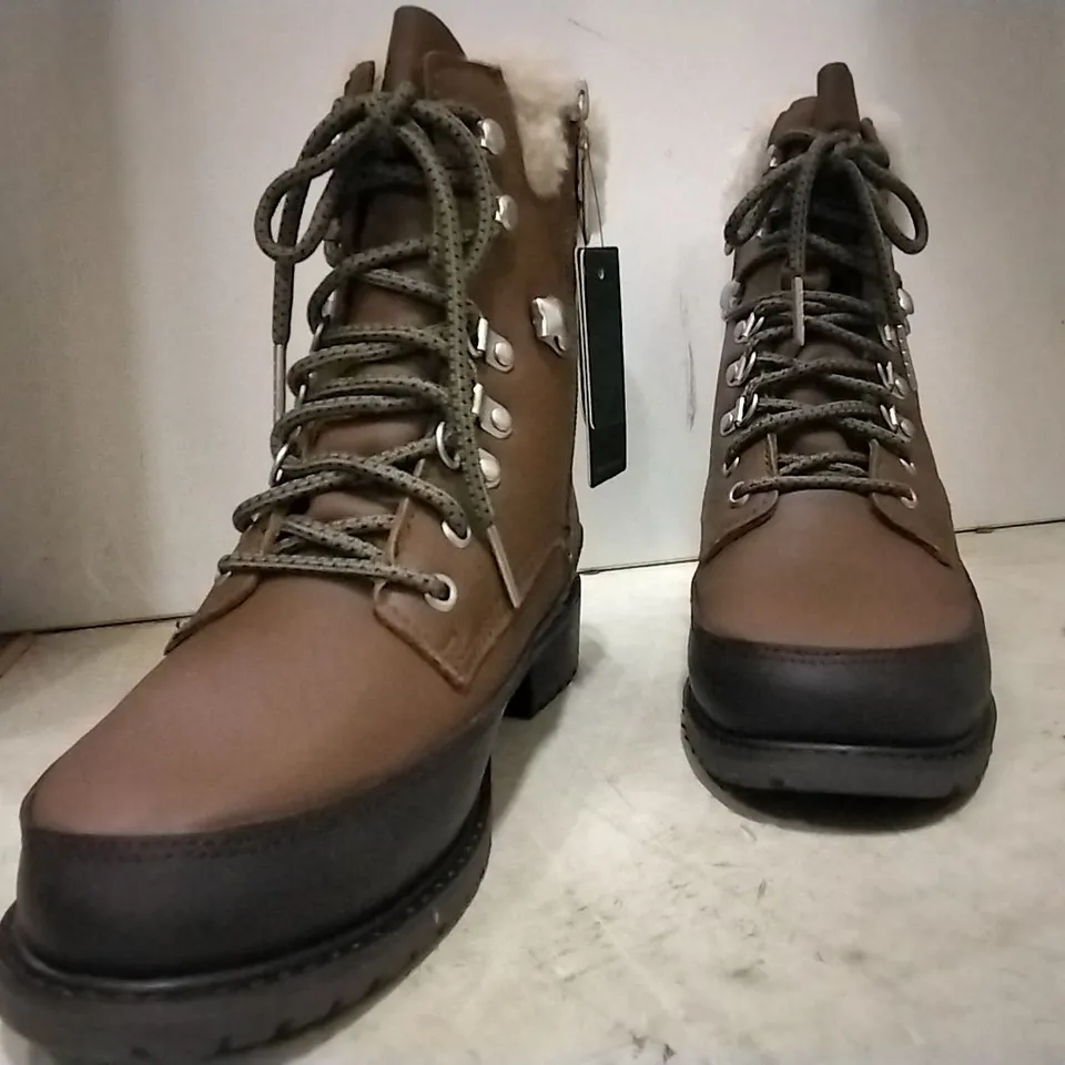 BOXED UNISEX EMU AUSTRALIA OKAB BOOTS , 2 PAIRS OAK SIZE 9, 2 PAIRS ESPRESSO SIZE 9