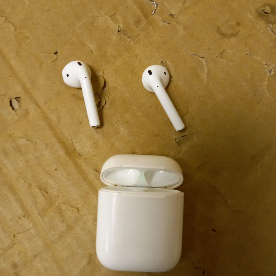 APPLE AIRPODS