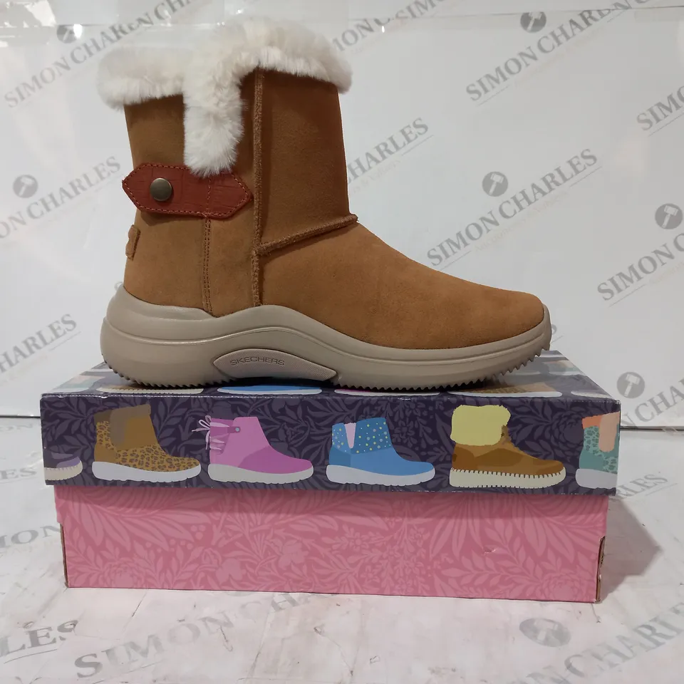 BOXED PAIR OF SKECHERS MIDTOWN CHILL SUEDE BOOTS, CHESTNUT - SIZE 3