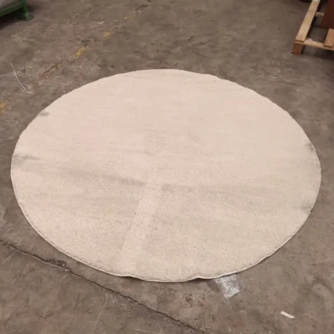 QUALITY DESIGNER AREA RUG - APPROXIMATELY 180CM X 180CM