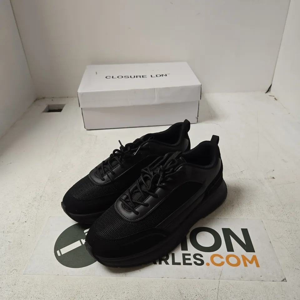 CLOSURE LDN PREMIUM TECH RUNNER – MENS BLACK, SIZE 9 