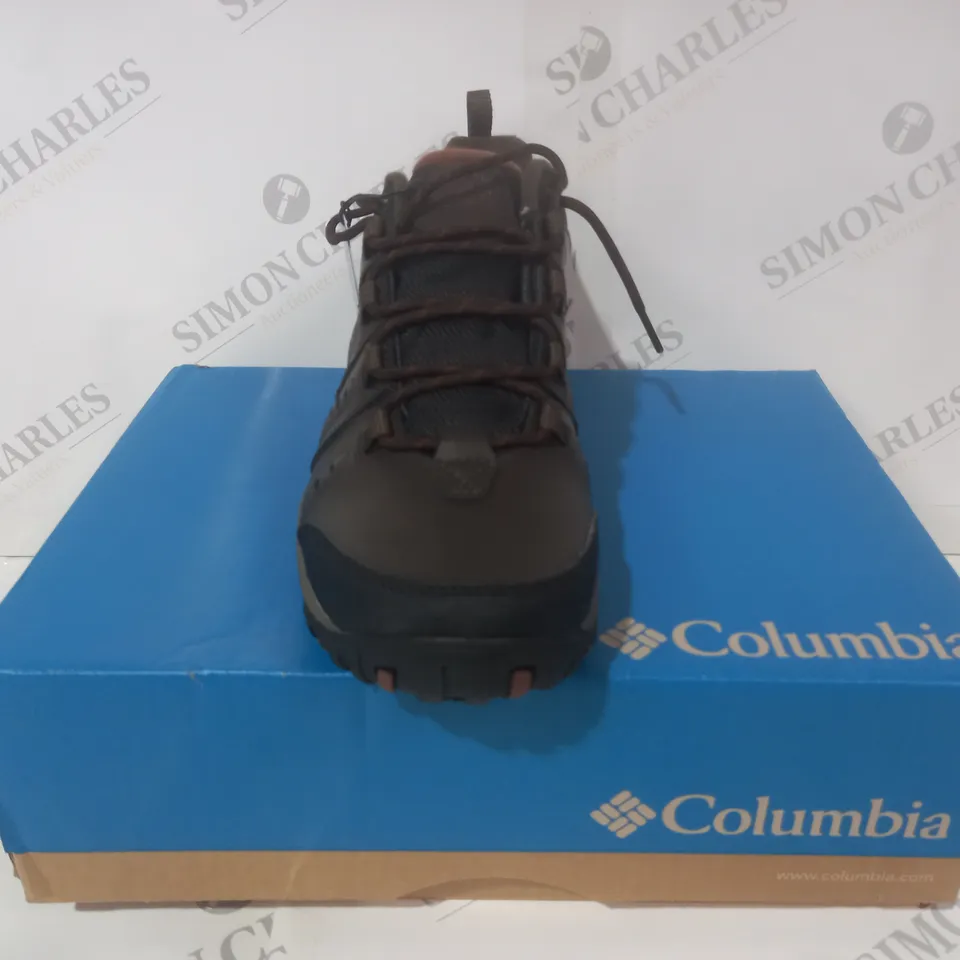 BOXED PAIR OF COLUMBIA WOODBURN II WATERPROOF SHOES IN BROWN UK SIZE 8.5