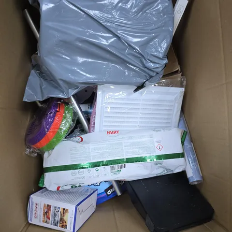 BOX OF APPROXIMATELY 15 ASSORTED HOUSEHOLD ITEMS 