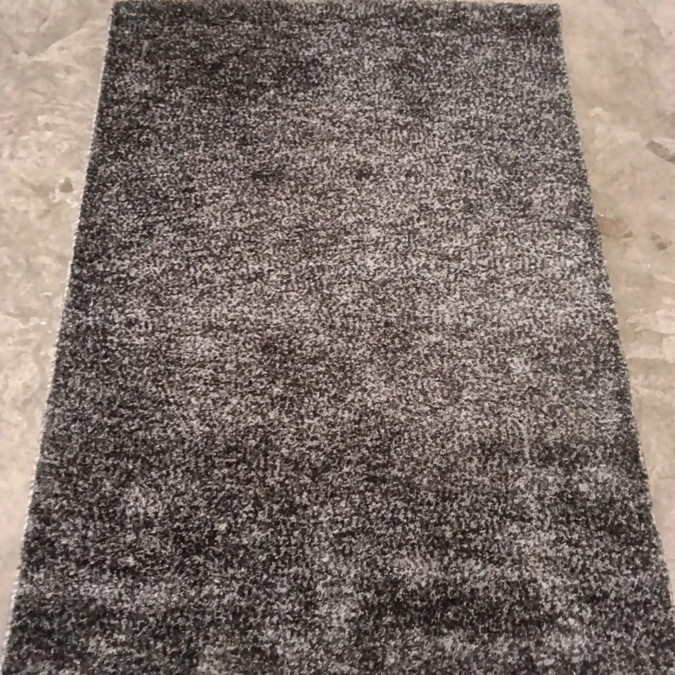 QUALITY DESIGN AREA RUG - APPROXIMATELY 128 x 165 cm
