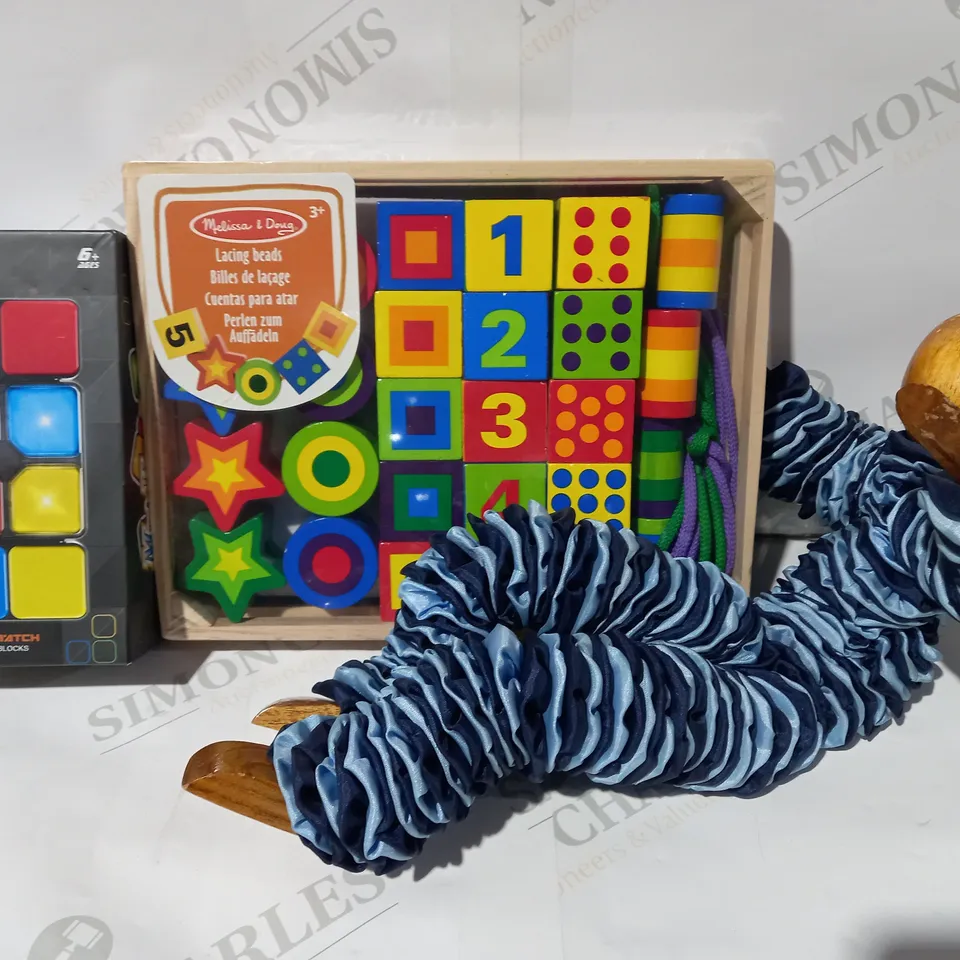 LOT OF APPROXIMATELY 10 ASSORTED TOYS AND GAMES TO INCLUDE MUSIC VARIETY RUBIK'S CUBE, MELISSA & DOUG LACING BEADS, PIN HEAD HALLOWEEN MASK, ETC