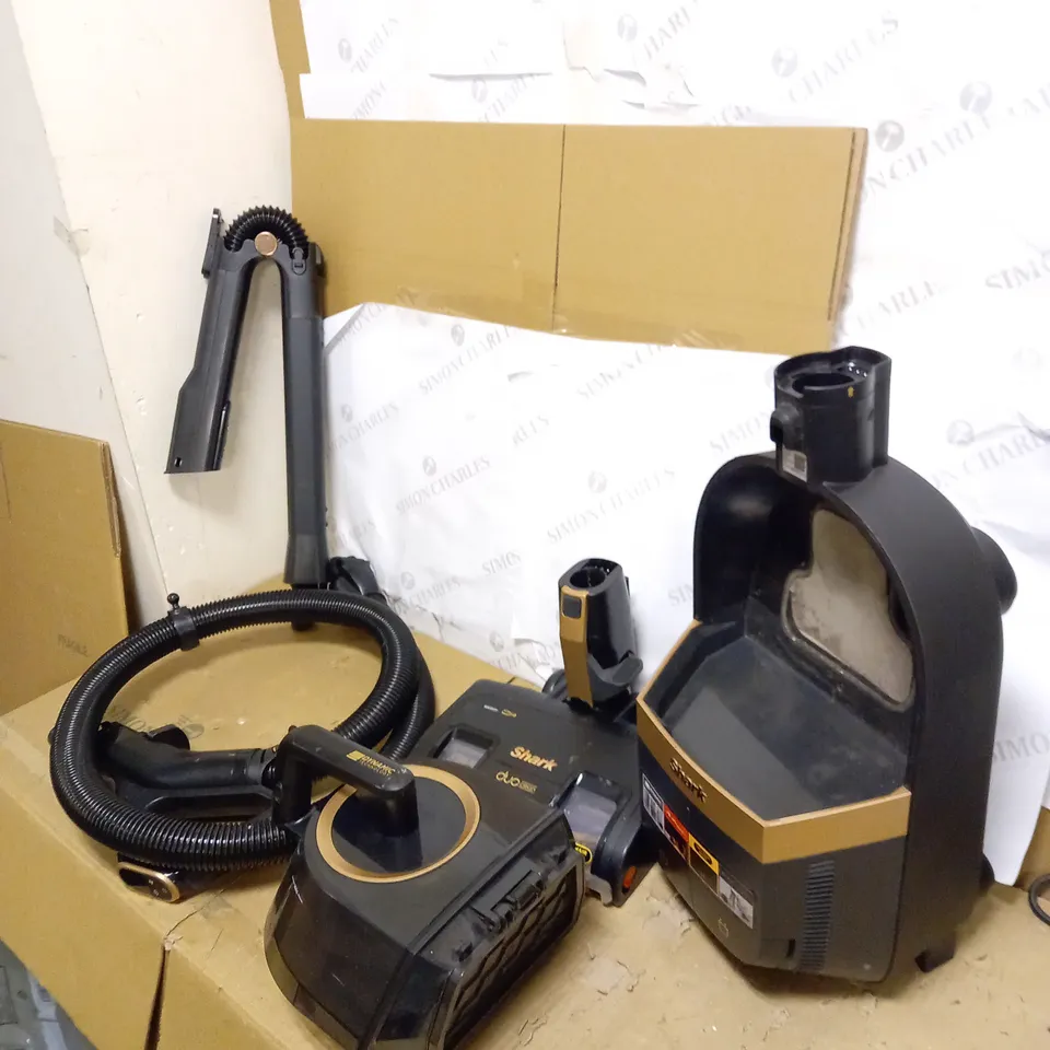 SHARK DUO CLEAN VACUUM CLEANER