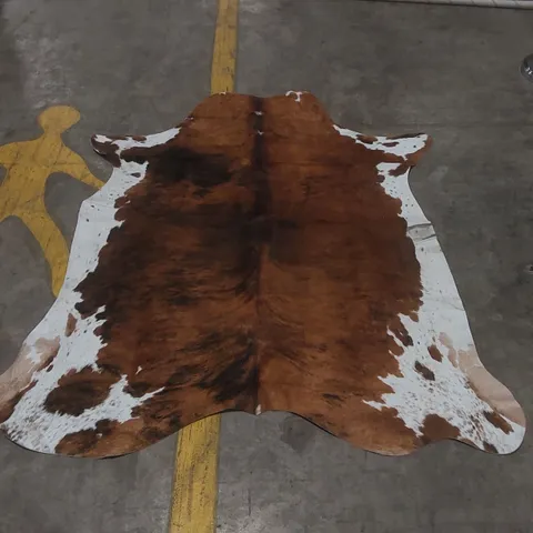 QUALITY DESIGNER COW STYLE RUG - APPROXIMATELY 158 x 135cm