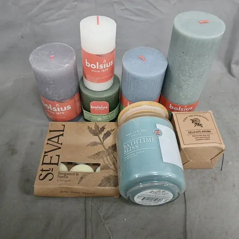 APPROXIMATELY 5 ASSORTED CANDLES AND WAX MELTS 