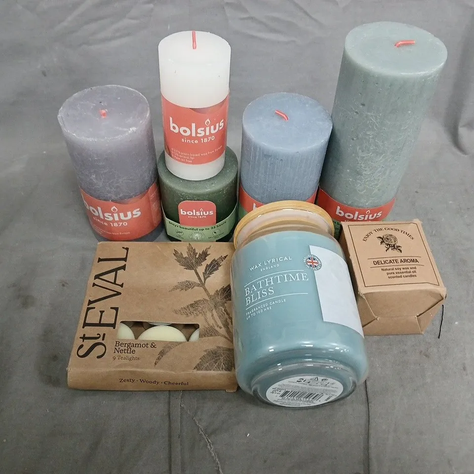 APPROXIMATELY 5 ASSORTED CANDLES AND WAX MELTS 