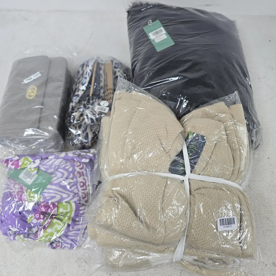 APPROXIMATELY 20 ASSORTED CLOTHING ITEMS IN VARIOUS SIZES, STYLES & COLOURS TO INCLUDE BRANDS SUCH AS LA MAREY, SUGAR CRISP, JO&JOE, ETC - COLLECTION ONLY