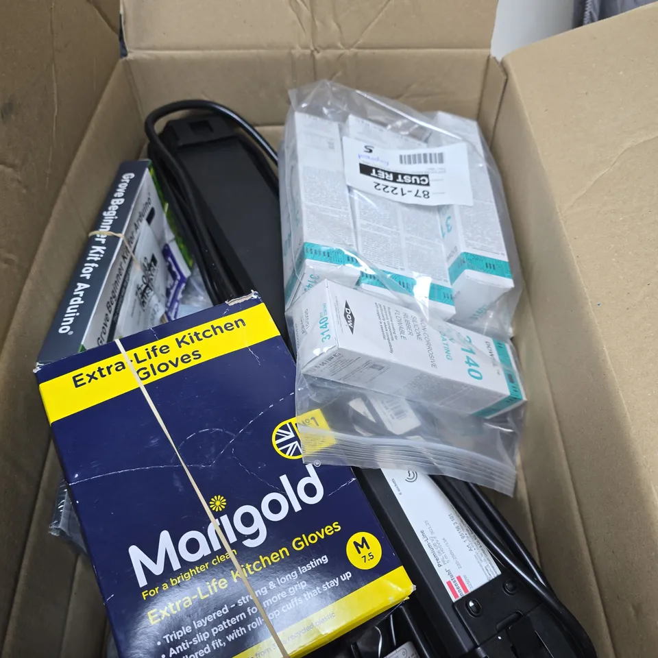 BOX OF APPROXIMATELY 12 ASSORTED ITEMS INCLUDING PREMIUM LINE EXTENSION LEAD , MARIGOLD EXTRA LIFE KITCHEN GLOVES AND DYNATRON COOLER 